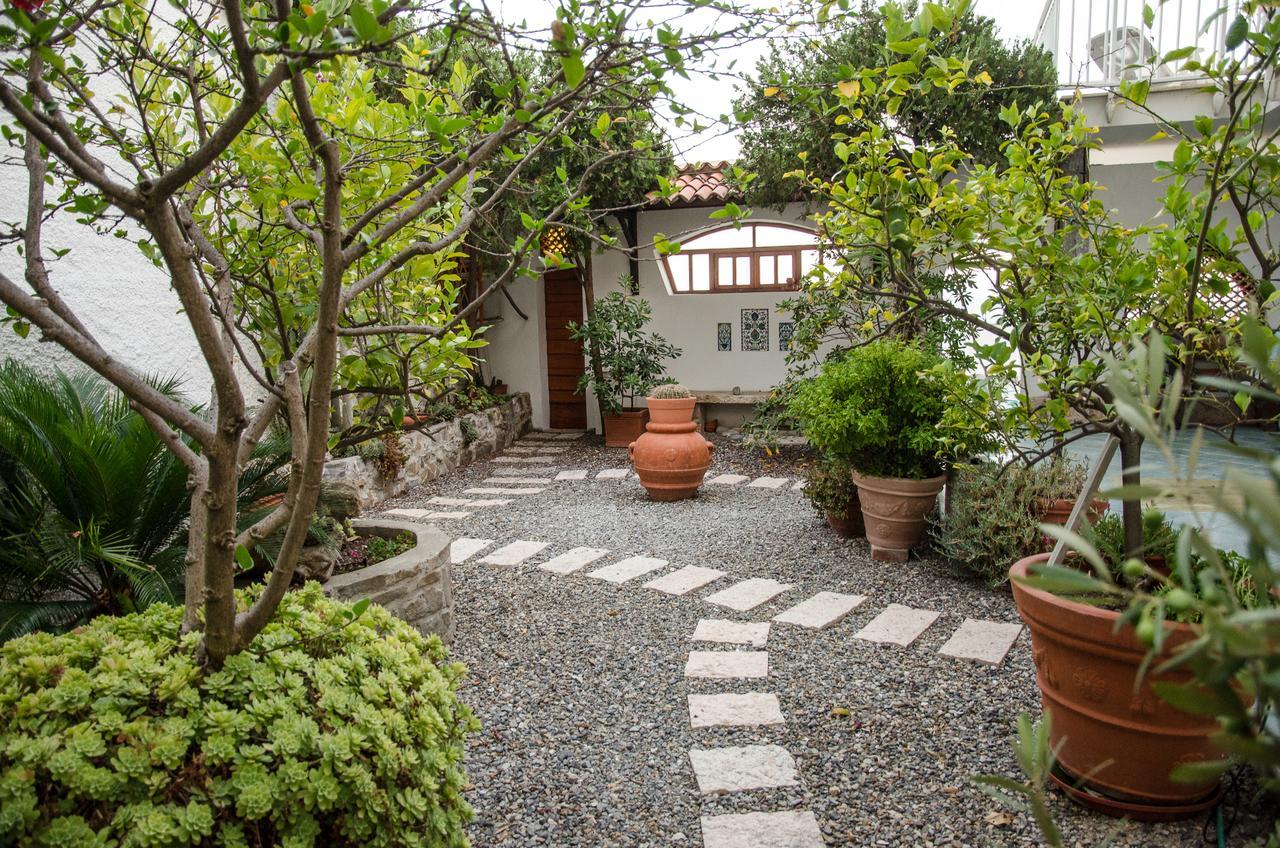 Seaside holiday apartment - unique location Cipressa Exterior foto