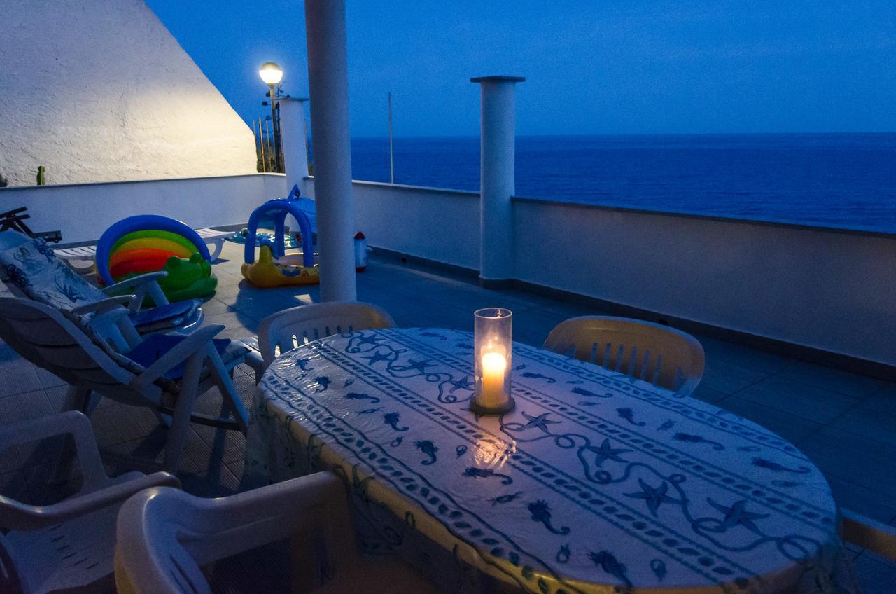 Seaside holiday apartment - unique location Cipressa Exterior foto