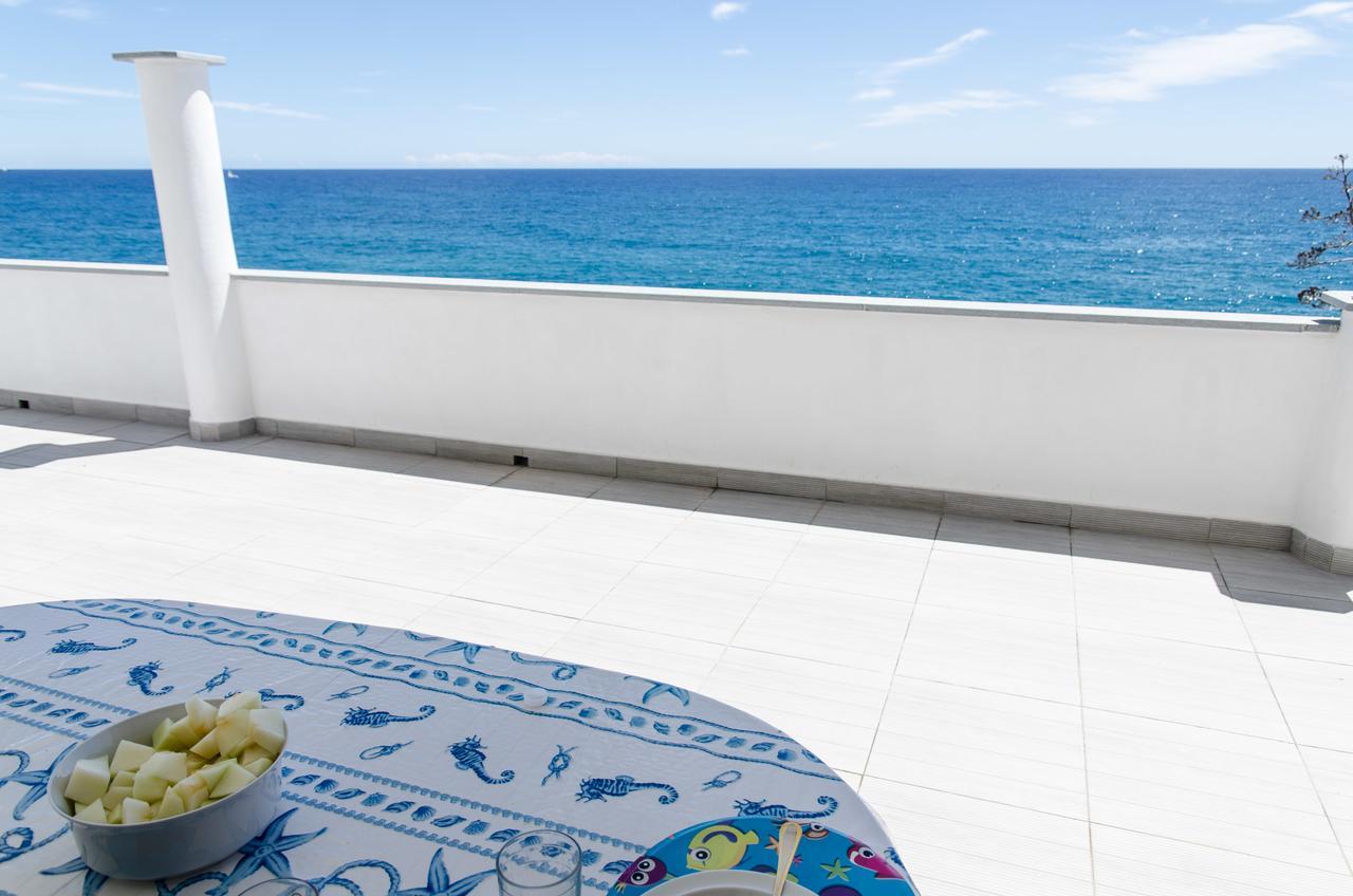 Seaside holiday apartment - unique location Cipressa Exterior foto